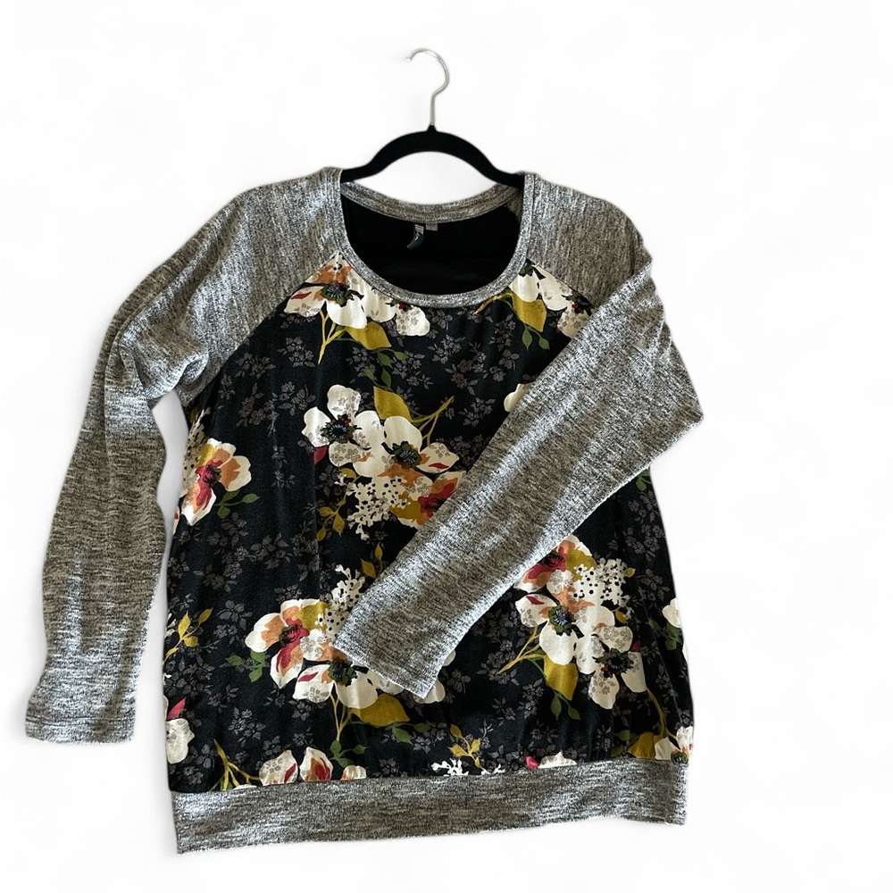 🌼Floral and Gray Long Sleeve Top - light and soft!
